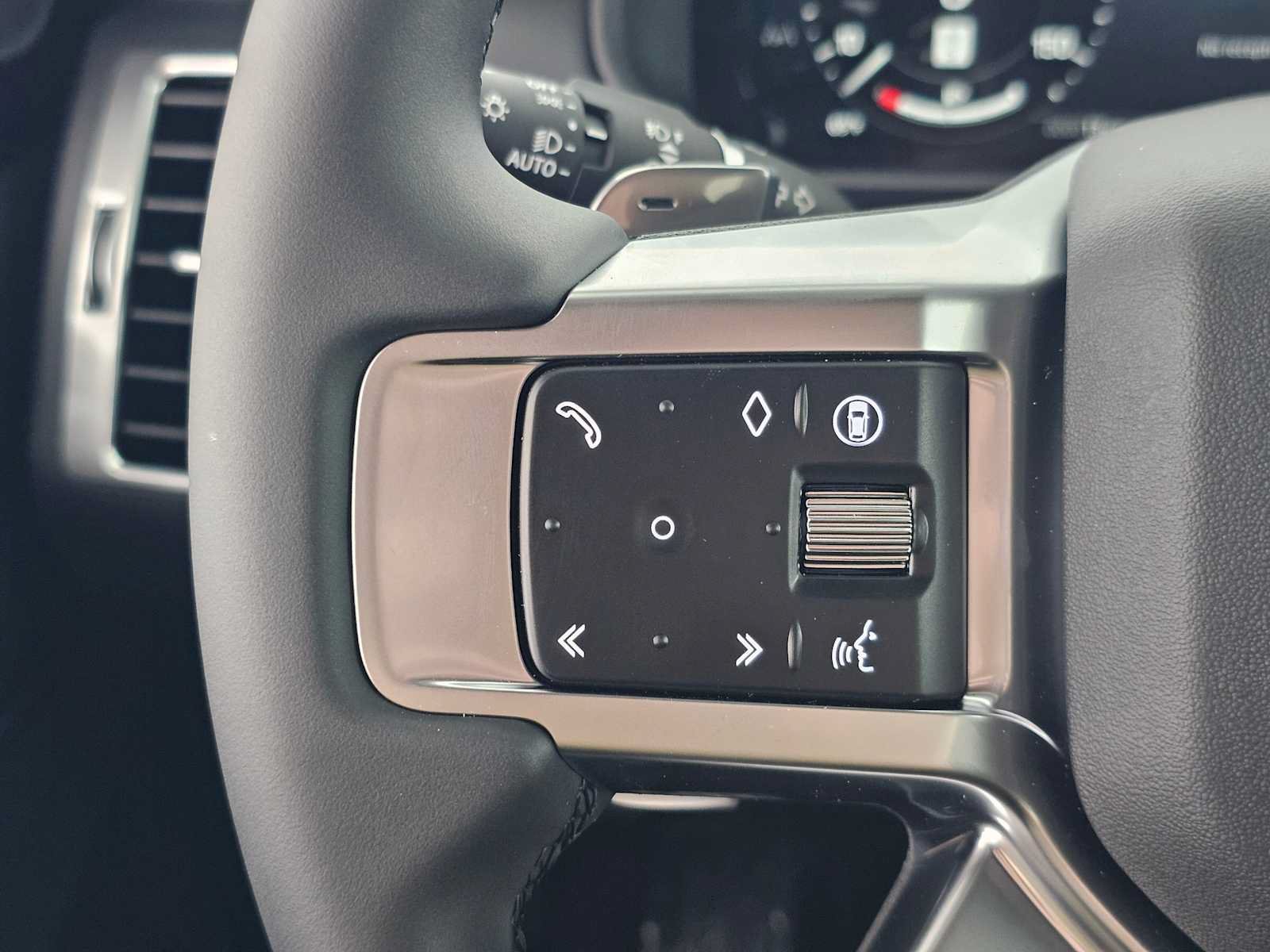 New 2026 Land Rover Discovery Limited Edition AWD/4WD image 28