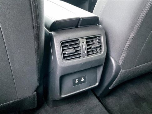 Used 2024 Nissan Rogue SV image 29