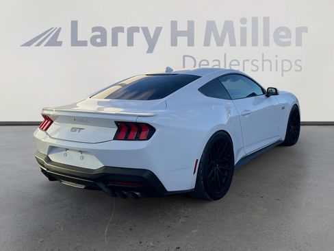 Used 2024 Ford Mustang GT RWD image 5
