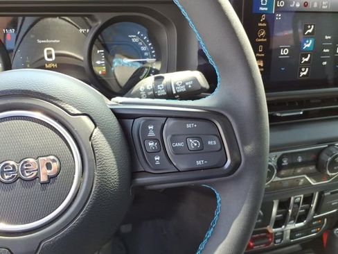 Used 2025 Jeep Wrangler Unlimited Rubicon 4xe w/ Safety Group AWD/4WD image 18