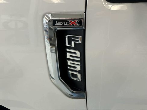 Certified 2017 Ford F250 XL w/ STX Appearance Package image 4