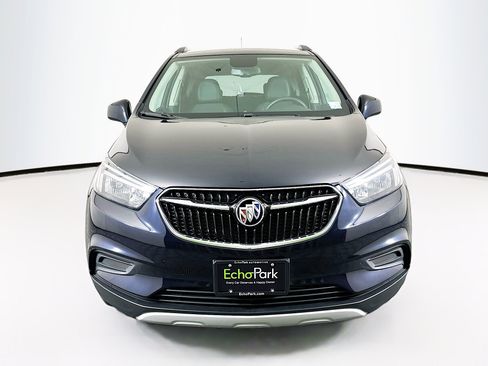 Used 2022 Buick Encore Preferred AWD/4WD image 2