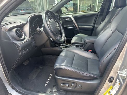 Used 2018 Toyota RAV4 SE w/ Power Extra Value Package FWD image 4