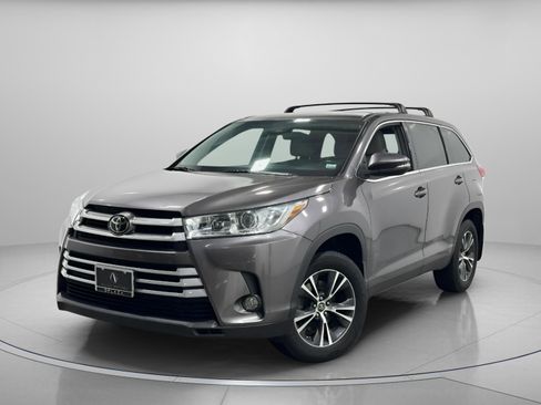 Used 2019 Toyota Highlander Plus image 1