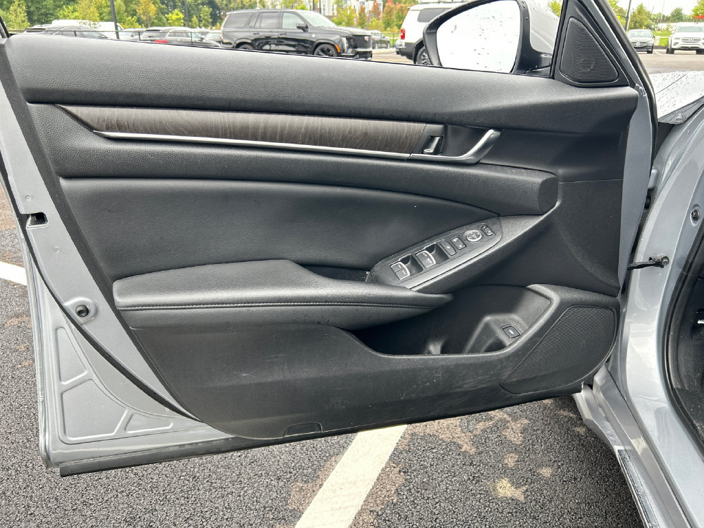 Used 2019 Honda Accord EX image 10