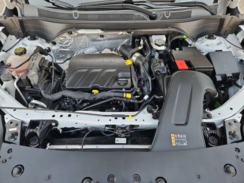 Used 2025 Chevrolet Trax LT w/ LT Convenience Package FWD image 33