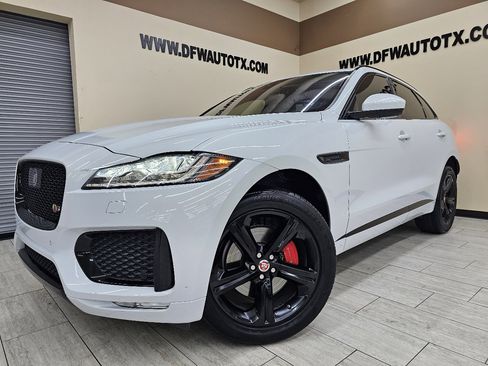 Used 2019 Jaguar F-PACE S image 1