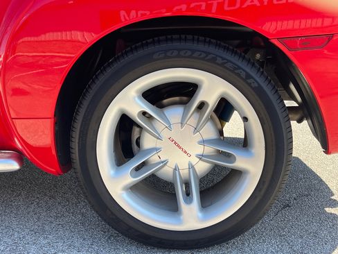 Used 2003 Chevrolet SSR w/ Preferred Equipment Group image 40