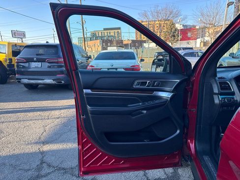 Used 2017 Ford Explorer Limited image 10