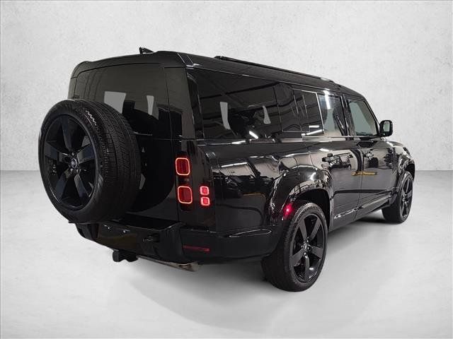 Used 2025 Land Rover Defender 130 X-Dynamic SE AWD/4WD image 5