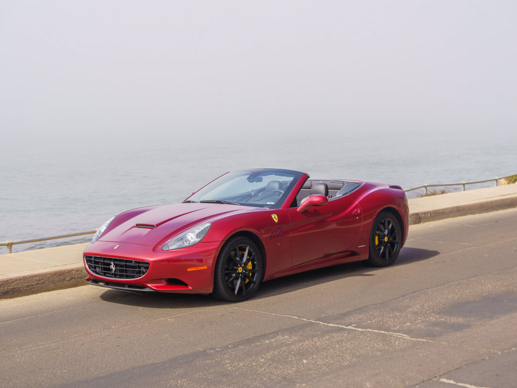 Used 2010 Ferrari California RWD image 1