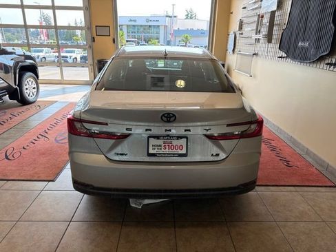 Used 2026 Toyota Camry LE w/ Preferred Package 2 (TMS) FWD image 5
