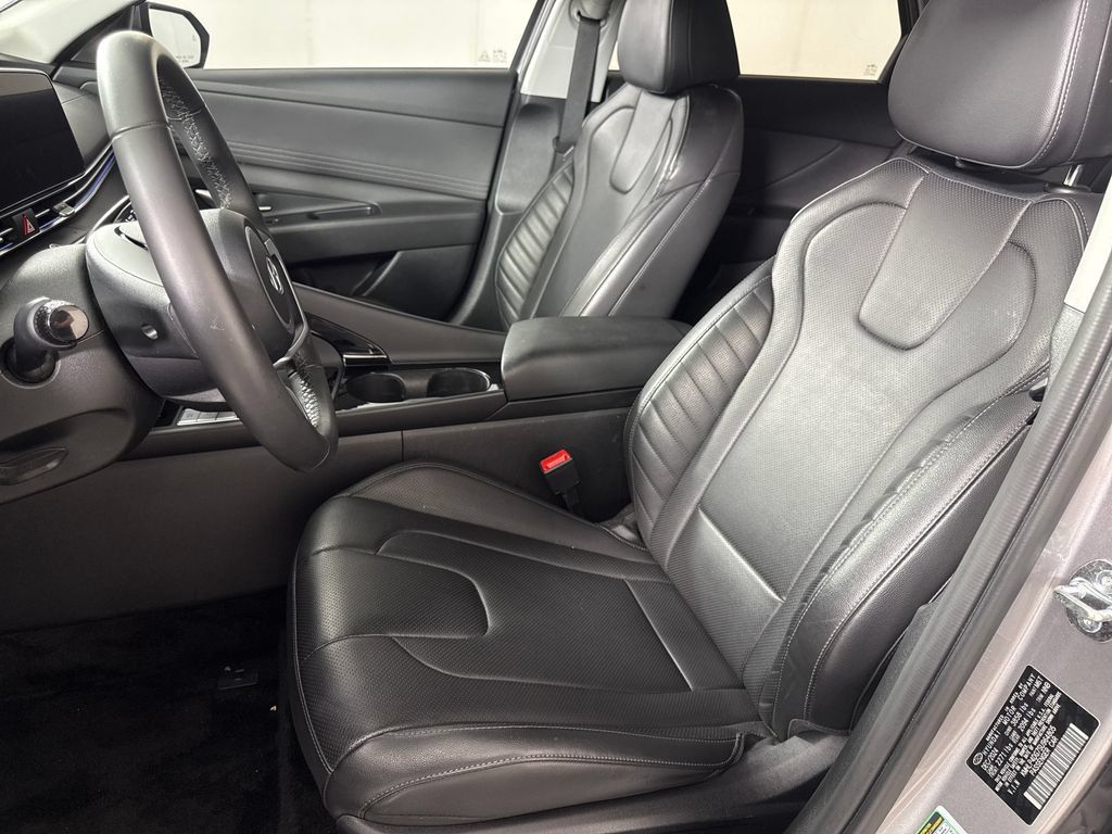 Certified 2025 Hyundai Elantra Limited FWD image 13
