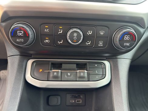 Used 2023 GMC Acadia SLT w/ Elevation Edition image 36