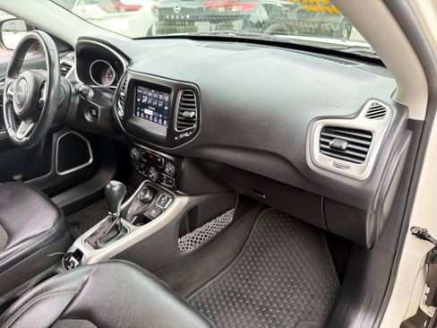 Used 2018 Jeep Compass Latitude w/ Popular Equipment Group AWD/4WD image 5