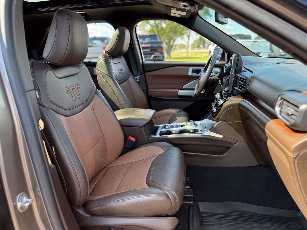 Certified 2021 Ford Explorer King Ranch w/ Premium Technology Package AWD/4WD image 17
