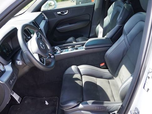 Used 2018 Volvo XC60 T8 R-Design w/ Convenience Package AWD/4WD image 4