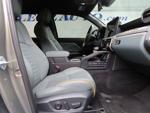 Used 2024 Toyota Tacoma Trailhunter Crew Cab image 27