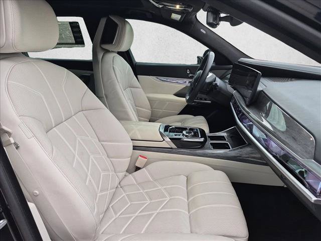 Used 2023 BMW i7 xDrive60 w/ Parking Assistance Package AWD/4WD image 22