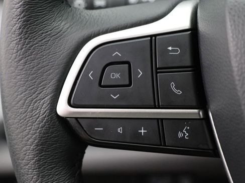Used 2025 Toyota Sienna XLE FWD image 19