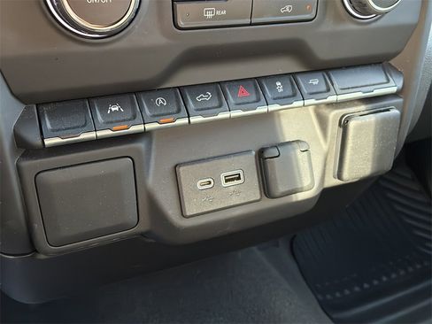 Used 2022 Chevrolet Silverado 1500 Custom image 37