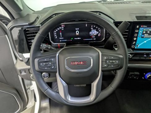 Used 2026 GMC Sierra 1500 SLT AWD/4WD image 17