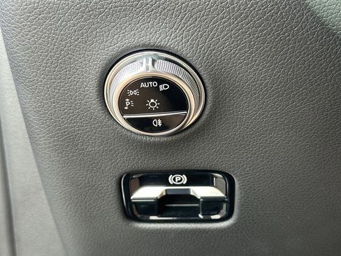 Used 2024 Mercedes-Benz GLC 300 image 29