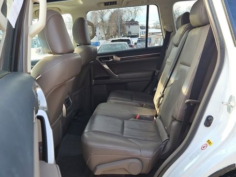 Used 2018 Lexus GX 460 image 16