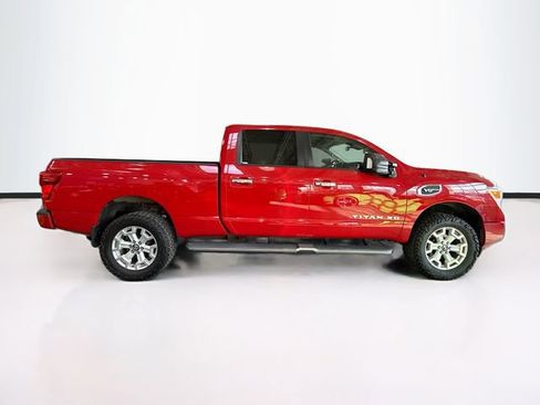 Used 2020 Nissan Titan SV w/ SV Convenience Package image 5
