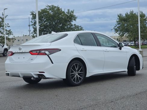 Used 2023 Toyota Camry SE FWD image 15