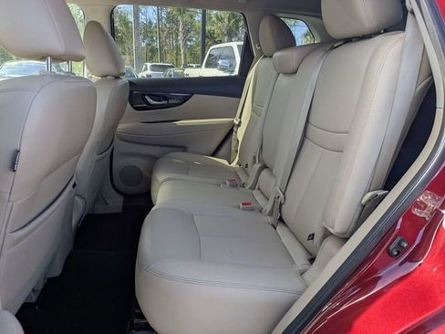 Used 2019 Nissan Rogue SL w/ Premium Package image 14