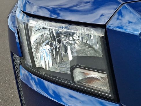 Used 2022 Nissan Frontier SV w/ Technology Package image 9