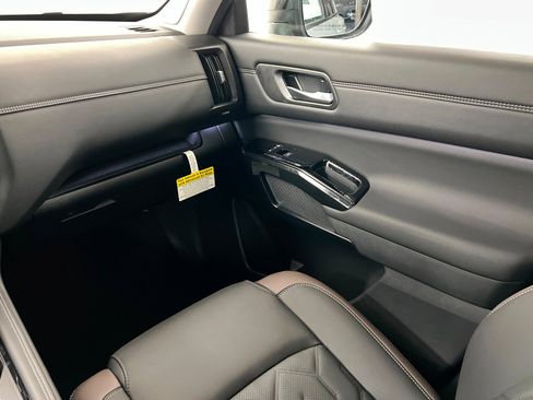 New 2026 Nissan Pathfinder Platinum image 10