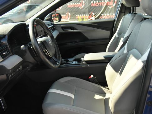 Used 2025 Toyota Camry SE w/ Convenience Package FWD image 18