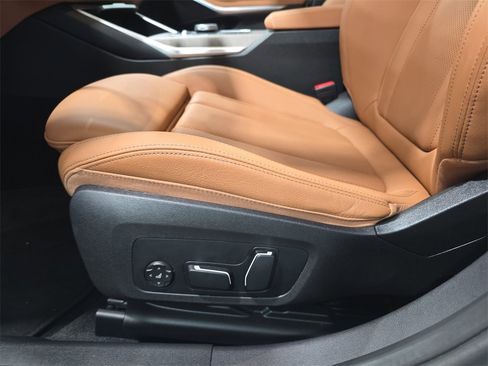 Certified 2025 BMW 330i Sedan w/ Convenience Package image 24