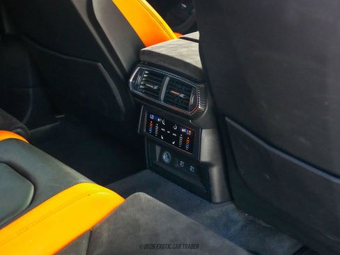 Used 2022 Lamborghini Urus image 38