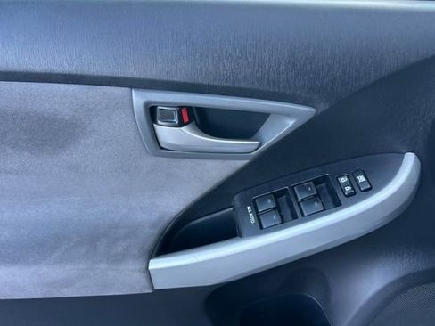 Used 2014 Toyota Prius Two image 12