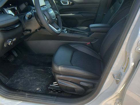 New 2025 Jeep Compass Latitude w/ Altitude Special Edition image 16