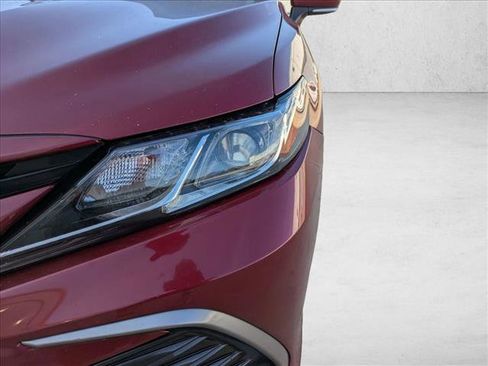 Used 2022 Toyota Camry LE image 9