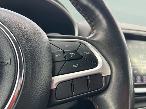 Certified 2020 Jeep Compass Limited image 17