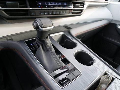 Used 2023 Toyota Sienna XSE image 28