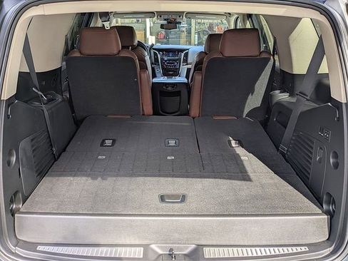 Used 2020 Cadillac Escalade Luxury image 12