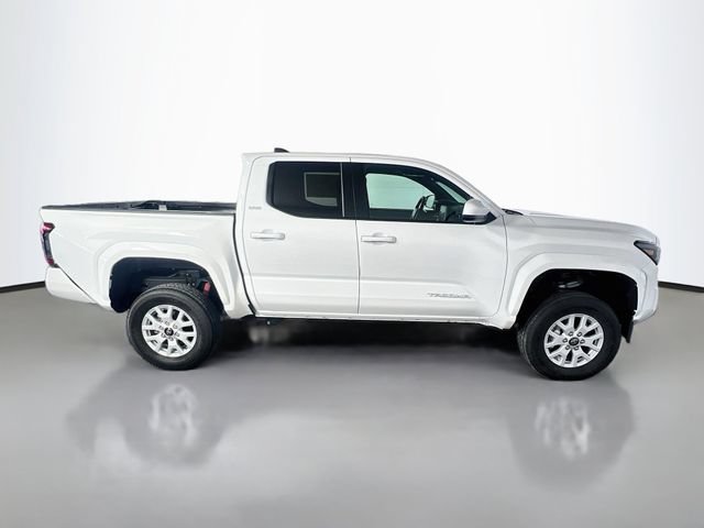Used 2025 Toyota Tacoma SR5 AWD/4WD image 9