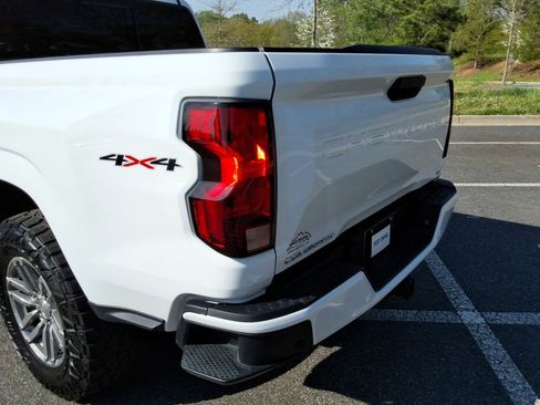 Certified 2024 Chevrolet Colorado LT w/ LT Convenience Package II AWD/4WD image 13