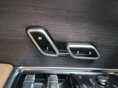 New 2026 Land Rover Range Rover Long Wheelbase SE image 17