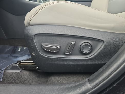 Used 2023 Toyota RAV4 XLE Premium image 30