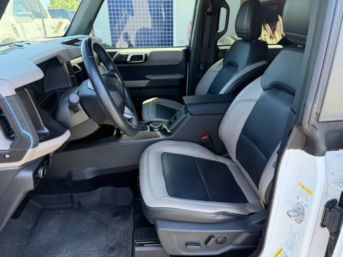 Used 2023 Ford Bronco Wildtrak AWD/4WD image 9