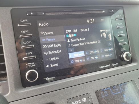 Used 2018 Toyota Sienna LE FWD image 12