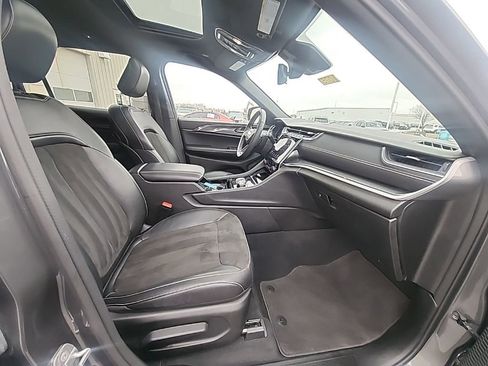 Used 2023 Jeep Grand Cherokee L Laredo image 33