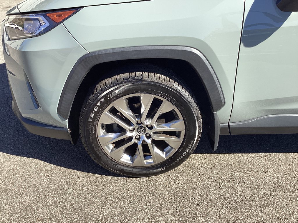 Used 2020 Toyota RAV4 XLE Premium AWD/4WD image 27